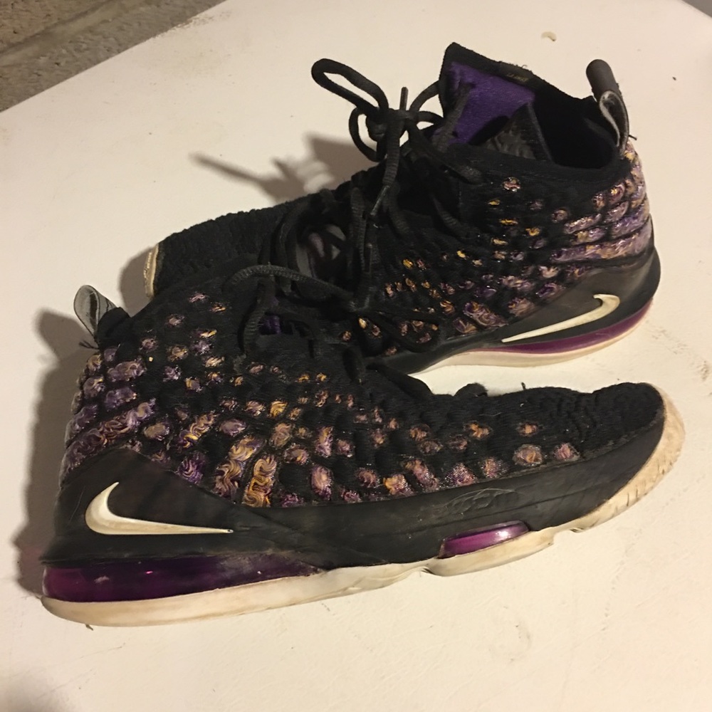 5Y Nike Air basketball sneakers